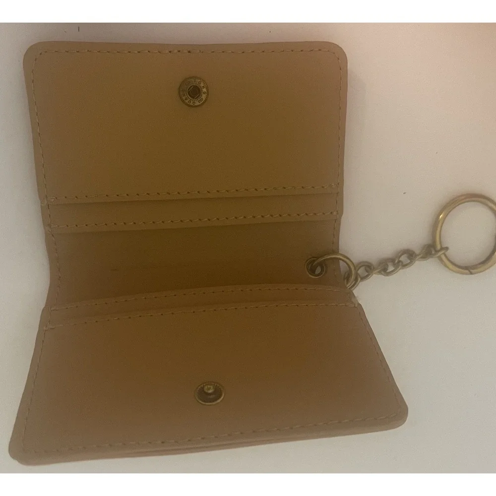 The Unbranded Brand unique hand